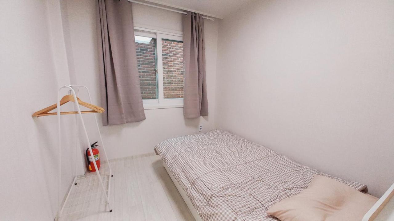 Woodland Apartment - For Foreigners Only Сеул Экстерьер фото