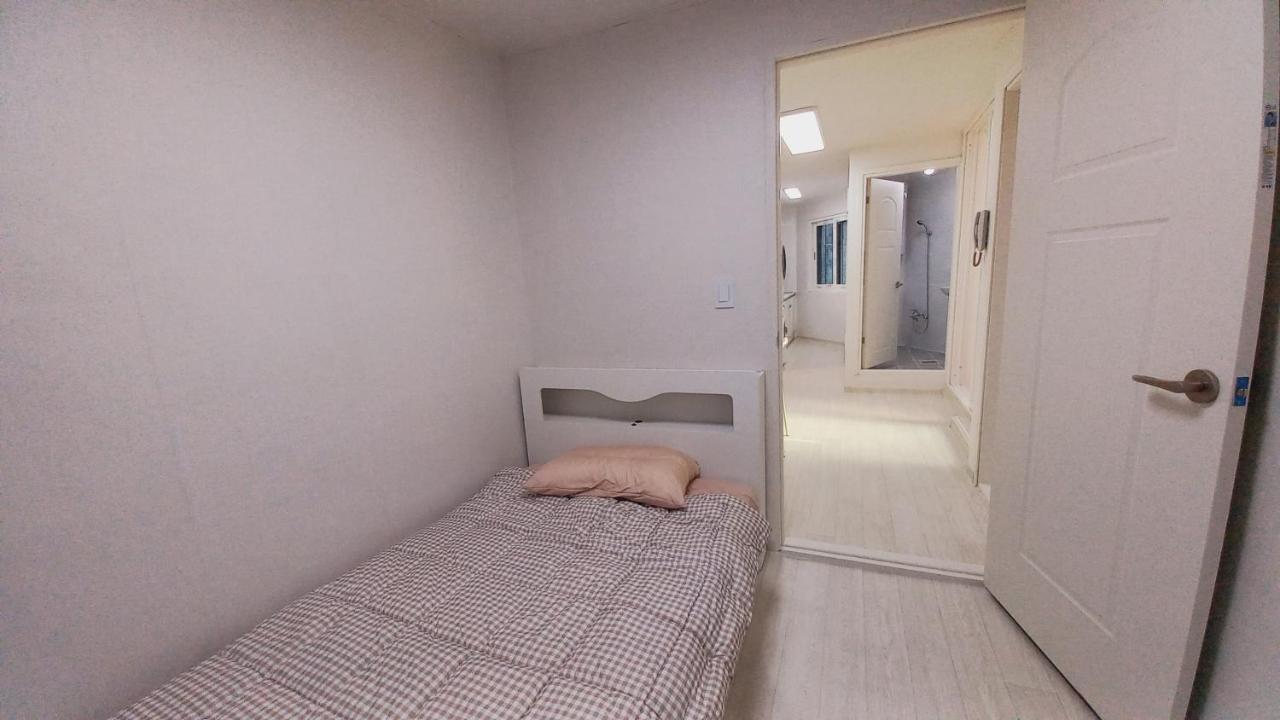 Woodland Apartment - For Foreigners Only Сеул Экстерьер фото