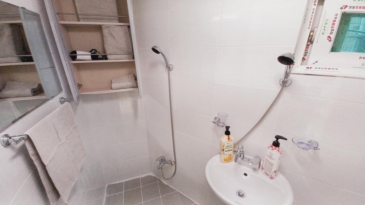 Woodland Apartment - For Foreigners Only Сеул Экстерьер фото