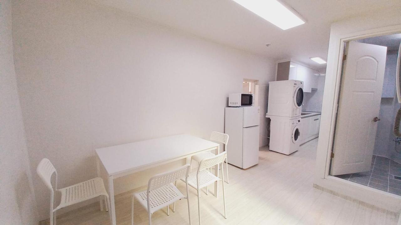 Woodland Apartment - For Foreigners Only Сеул Экстерьер фото